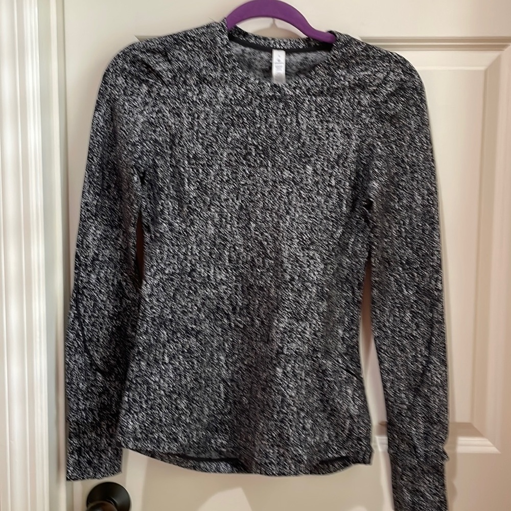 Lululemon pullover-black white like new condition- one side pocket- hand warmers